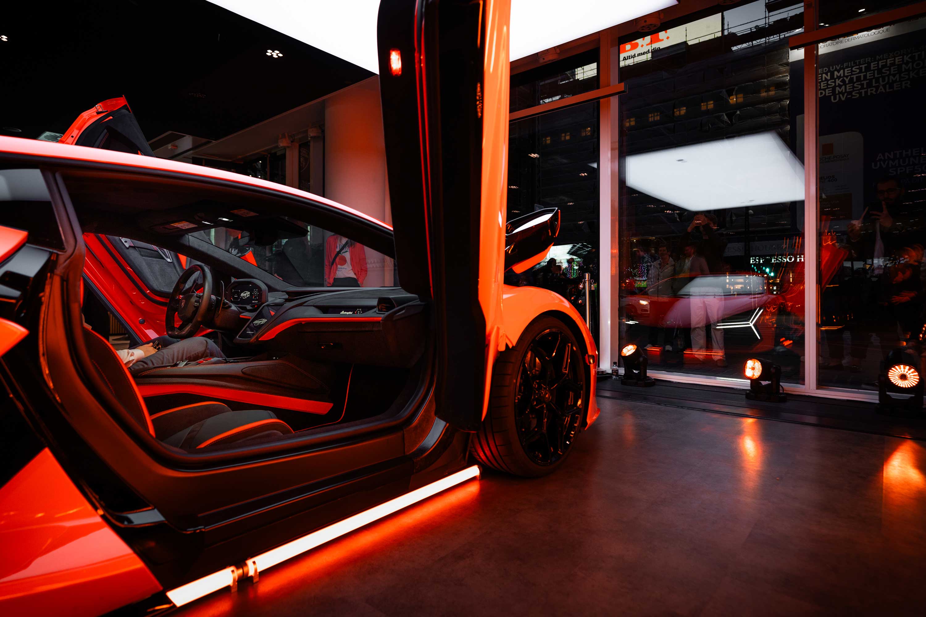 LANCERINGEN AF DET NYESTE FAMILIEMEDLEM: LAMBORGHINI REVUELTO